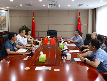 鄧華會(huì)見(jiàn)四川大學(xué)教授葉光斗、巨石集團(tuán)成都有限公司執(zhí)行董事、總經(jīng)理陳杰等一行