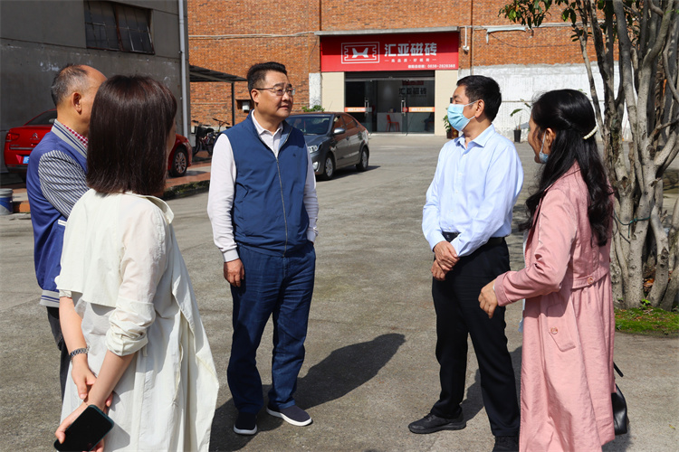 四川省供銷社黨組成員、機關(guān)黨委書記李先明帶隊開展節(jié)前安全生產(chǎn)督查工作