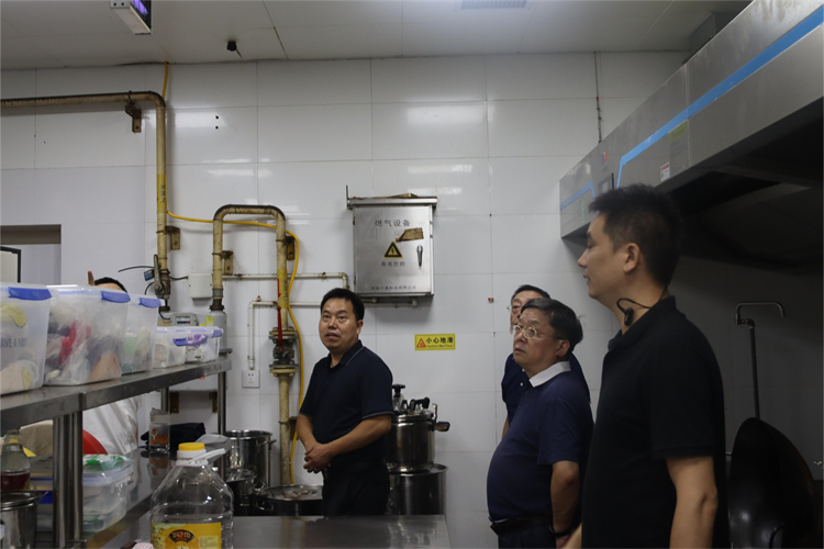 省供銷社黨組成員、理事會(huì)副主任向偉益帶隊(duì)檢查指導(dǎo)棉麻集團(tuán)安全生產(chǎn)工作