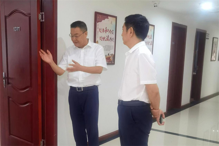 省供銷社黨組成員、機(jī)關(guān)黨委書記李先明帶隊(duì)檢查指導(dǎo)棉麻集團(tuán)安全生產(chǎn)工作